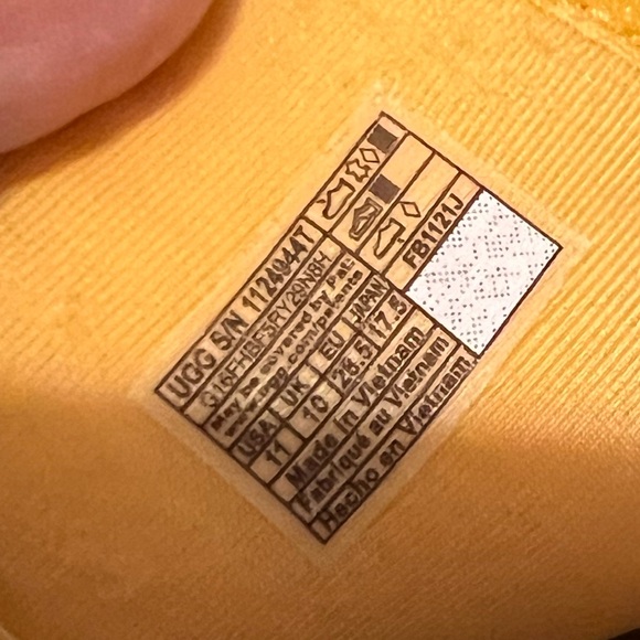 Ugg - Picture 3 of 3